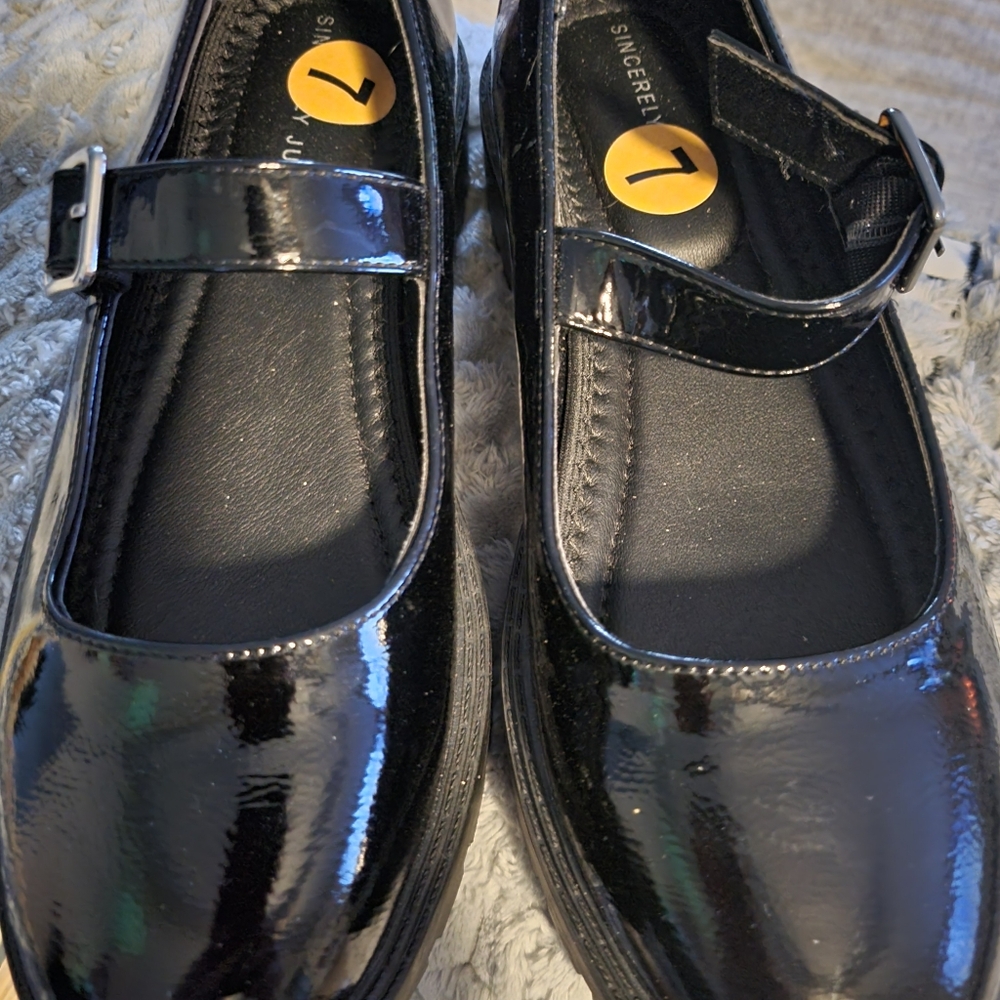 Patent leather black